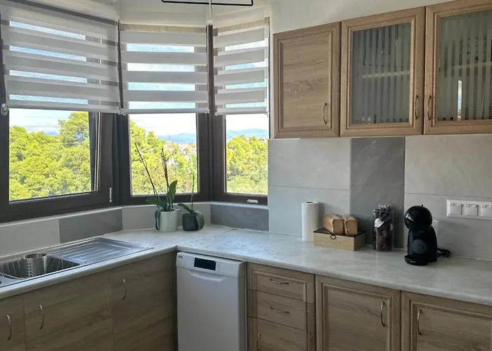 Artemis House * Nea Fokea